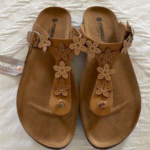 NWT Makalu sandals size 11M
